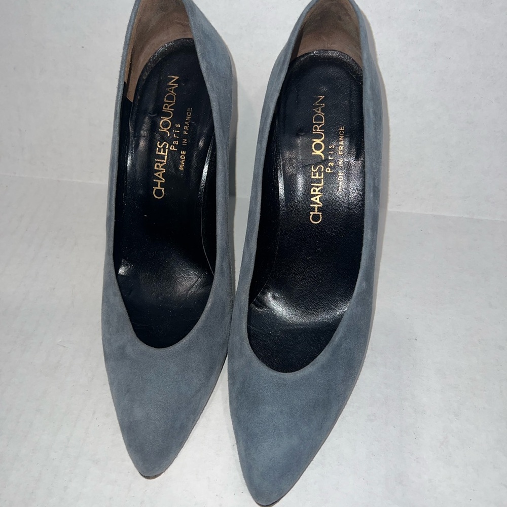 Charles Jourdan Sleek Suede Gray Heels - Picture 3 of 13